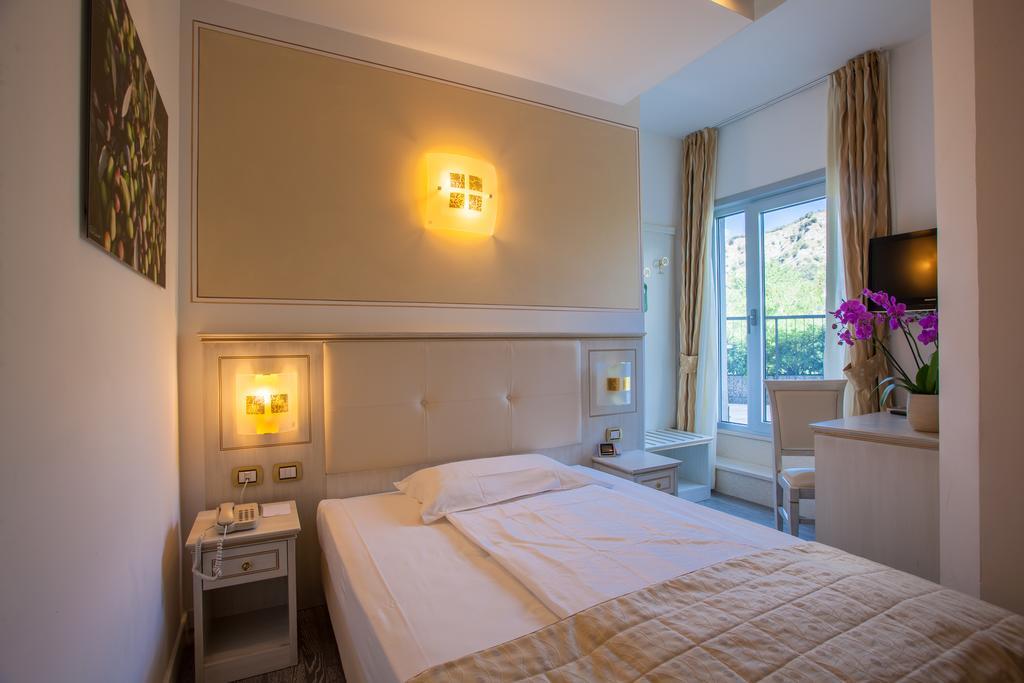 Hotel Lido Blu - Surf & Bike Torbole Sul Garda Exterior photo