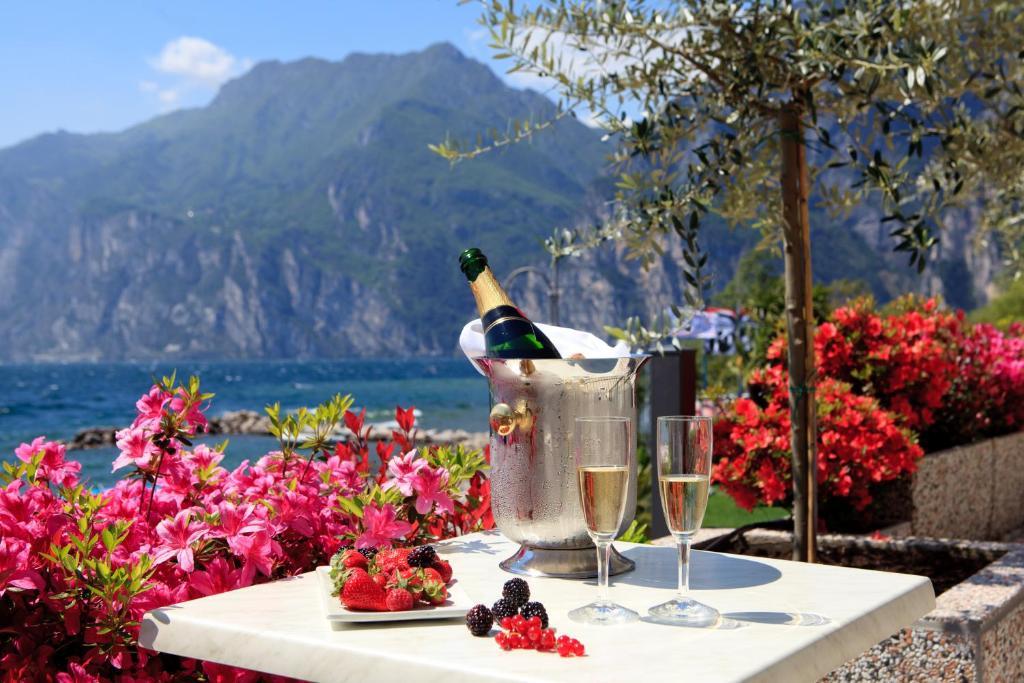 Hotel Lido Blu - Surf & Bike Torbole Sul Garda Exterior photo