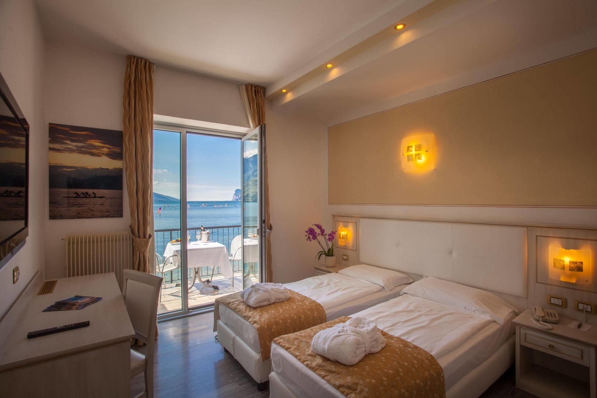 Hotel Lido Blu - Surf & Bike Torbole Sul Garda Exterior photo