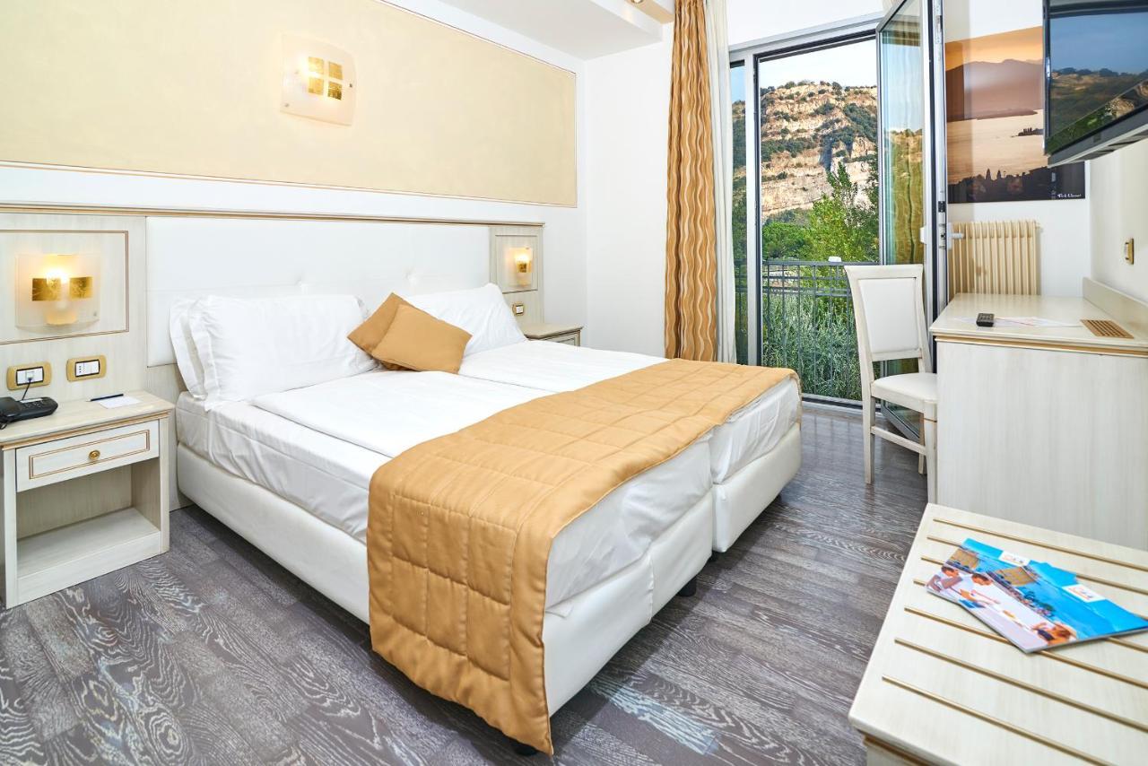 Hotel Lido Blu - Surf & Bike Torbole Sul Garda Exterior photo